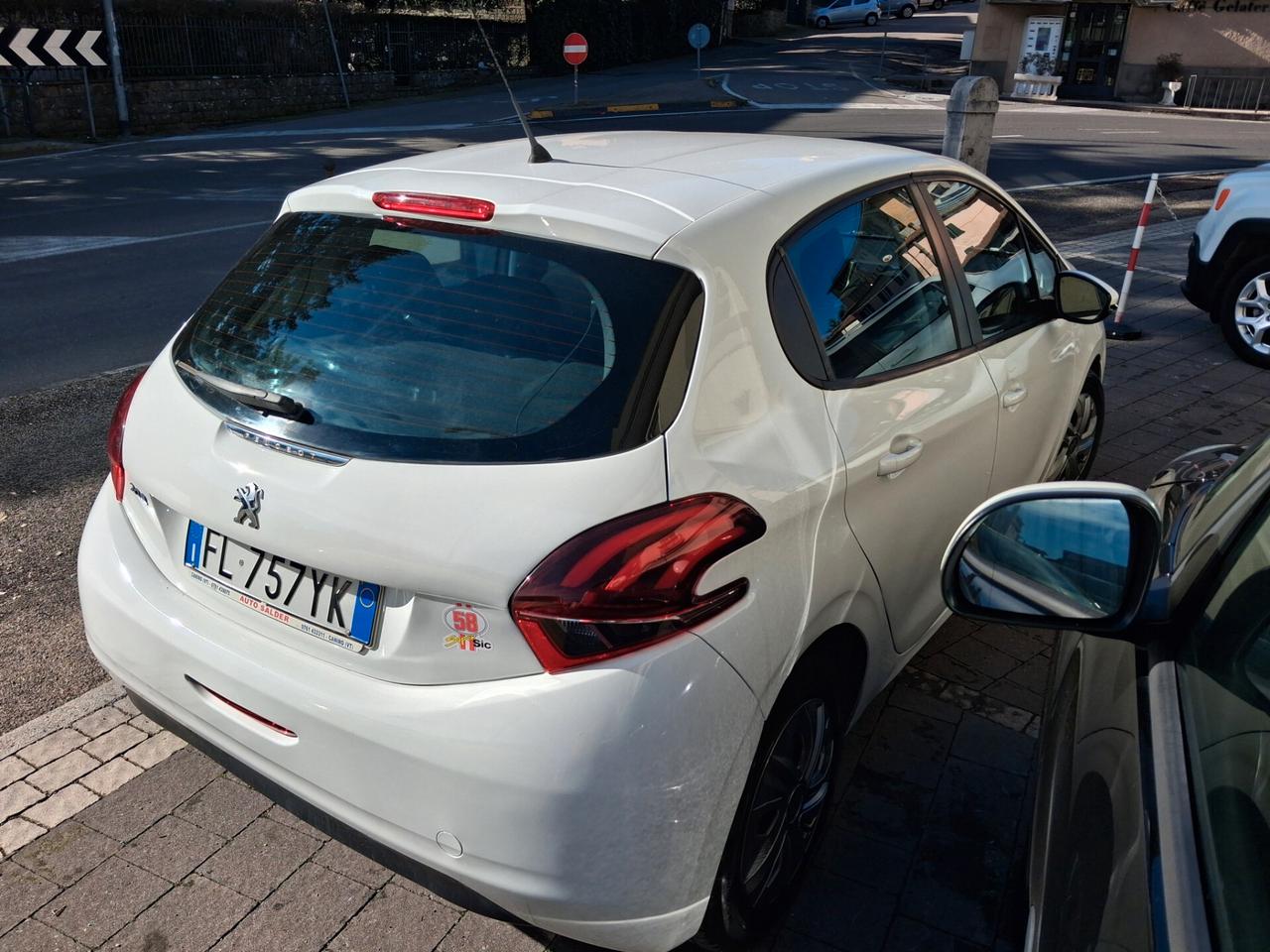 Peugeot 208 BlueHDi 75 5 porte Allure