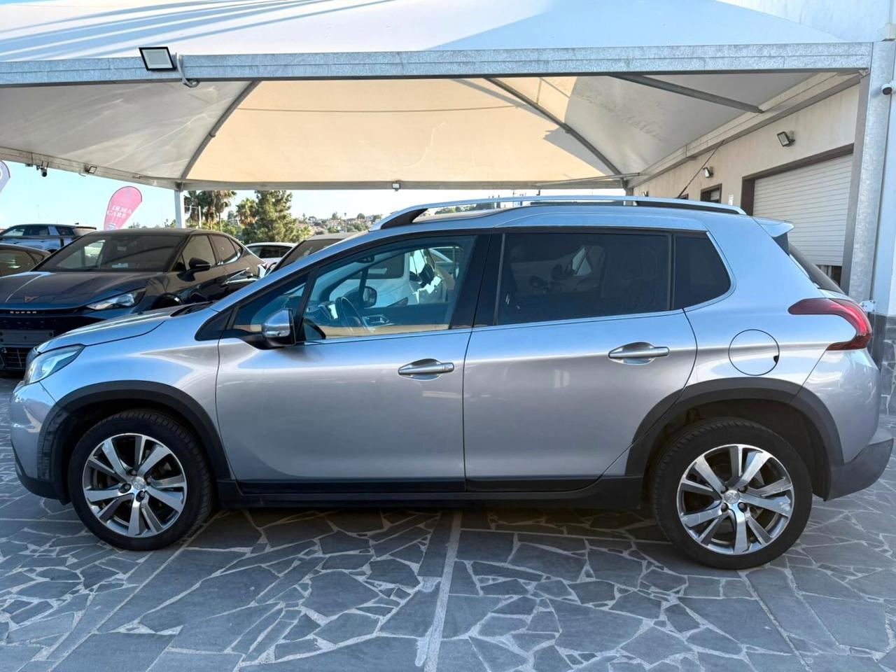 Peugeot 2008 BlueHDi 100 S&S Black Matt