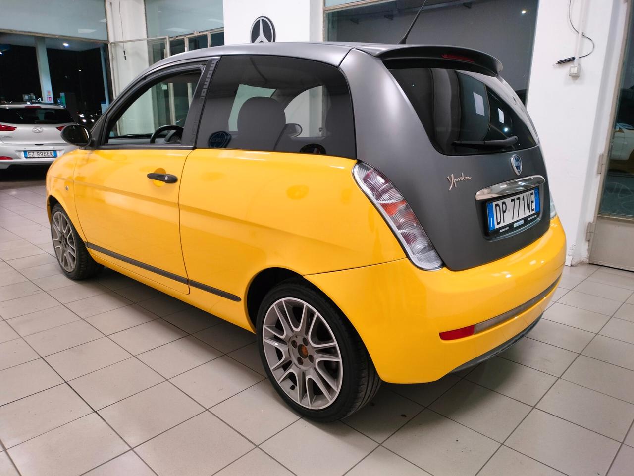 Lancia Ypsilon 1.4 16V Sport MomoDesign