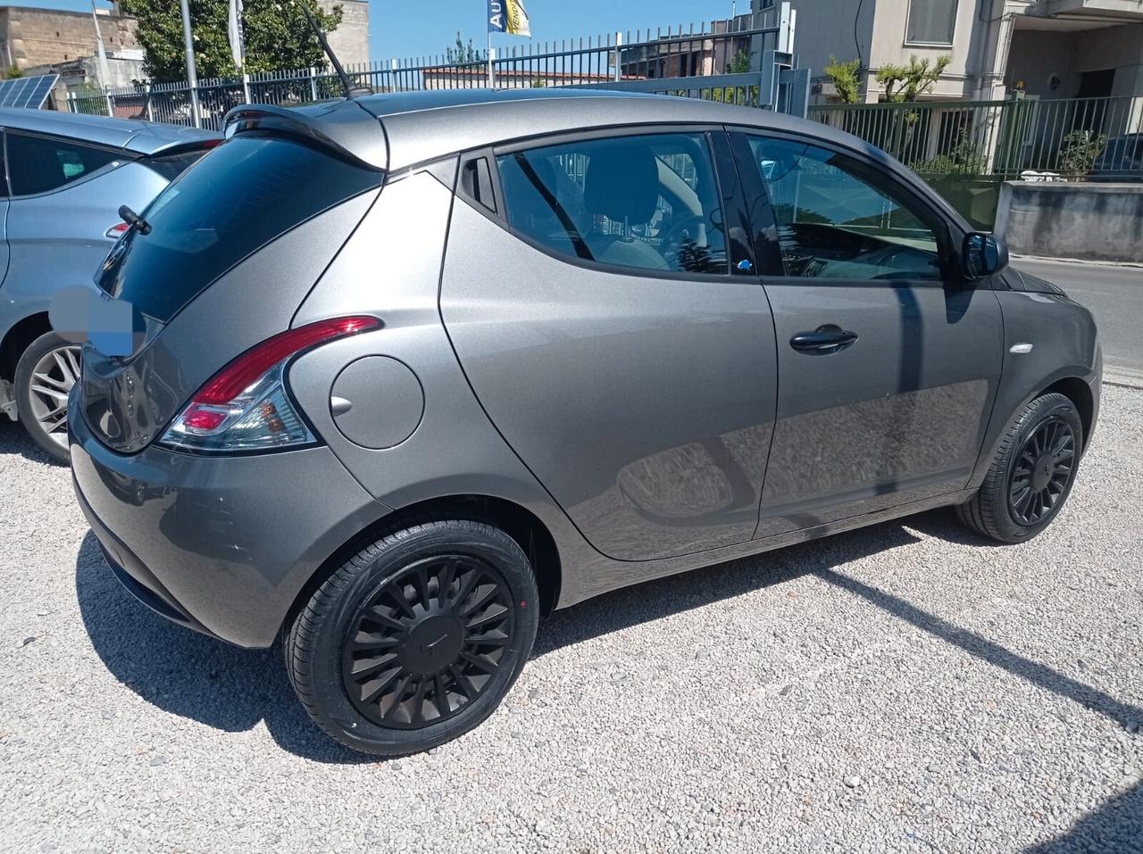 Lancia Ypsilon 1.2 69CV Elefantino Blu 700€ Gpl