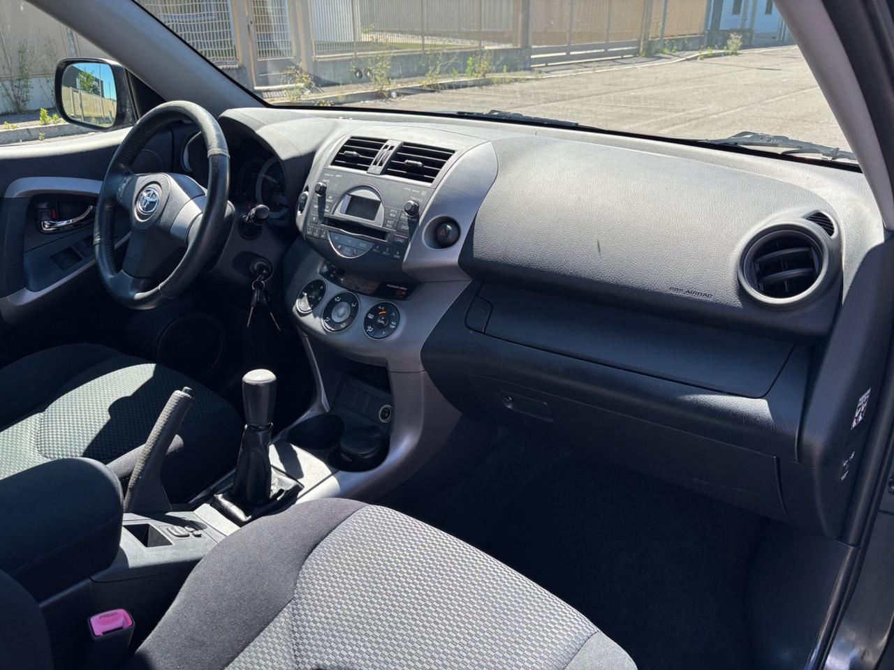 Toyota RAV4 2.0 Luxury, UNI PRO, GARANZIA