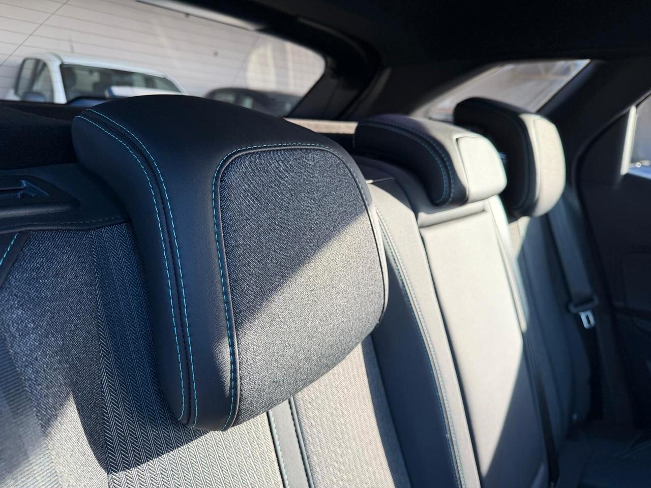 Peugeot 3008 1.5 BLUEHDI 130 cv. AT8 ALLURE (Nav)