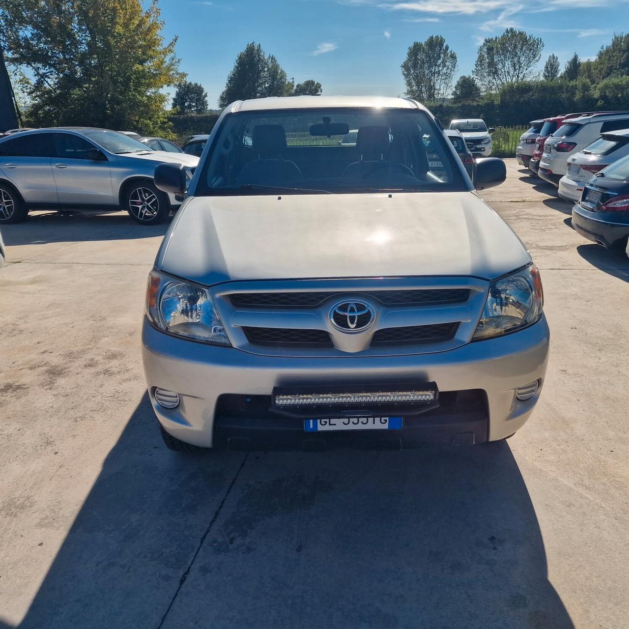 Toyota Hilux 2.5 D-4D 4WD 2p. Extra Cab SR GANCIO DI TRAINO