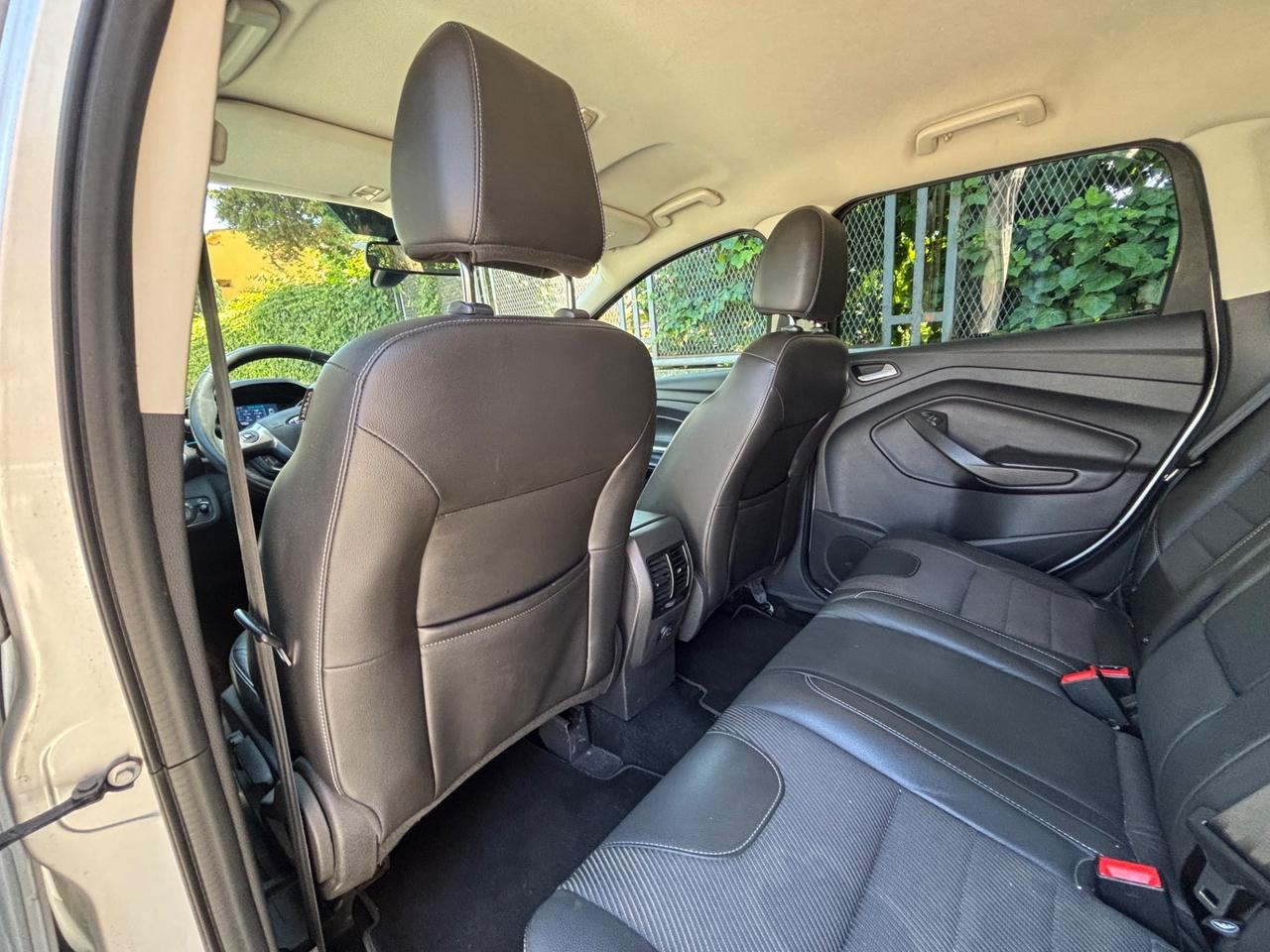 Ford Kuga 2.0 TDCI 163 CV 4WD Powershift Titanium