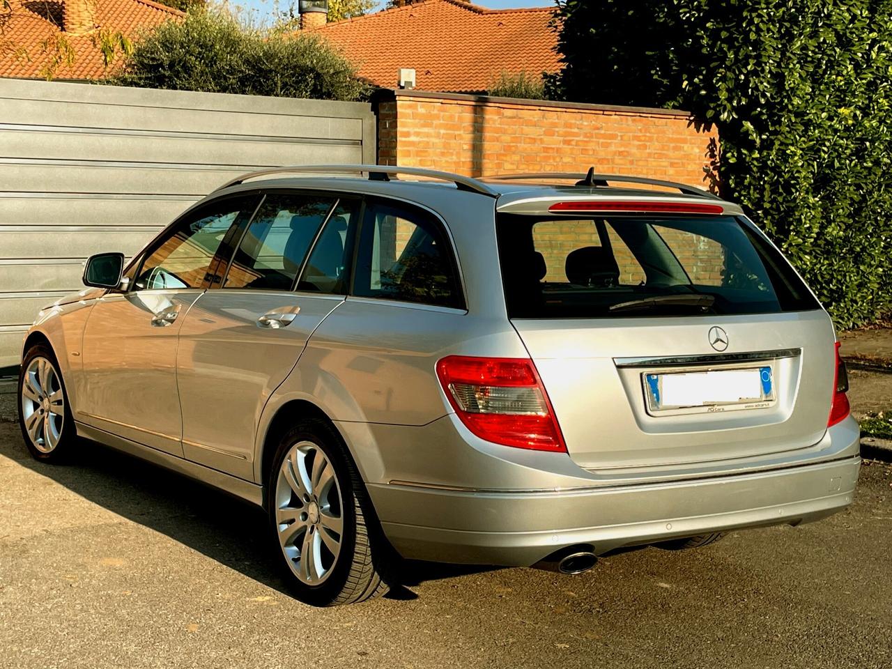 MERCEDES C220d aut.-AVANTGARDE-Pelle.Navi-FULL