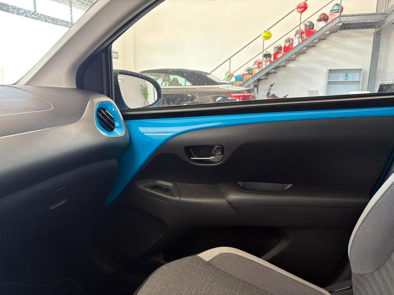 Toyota Aygo Connect 1.0 VVT-i 72 CV 5 porte x-play