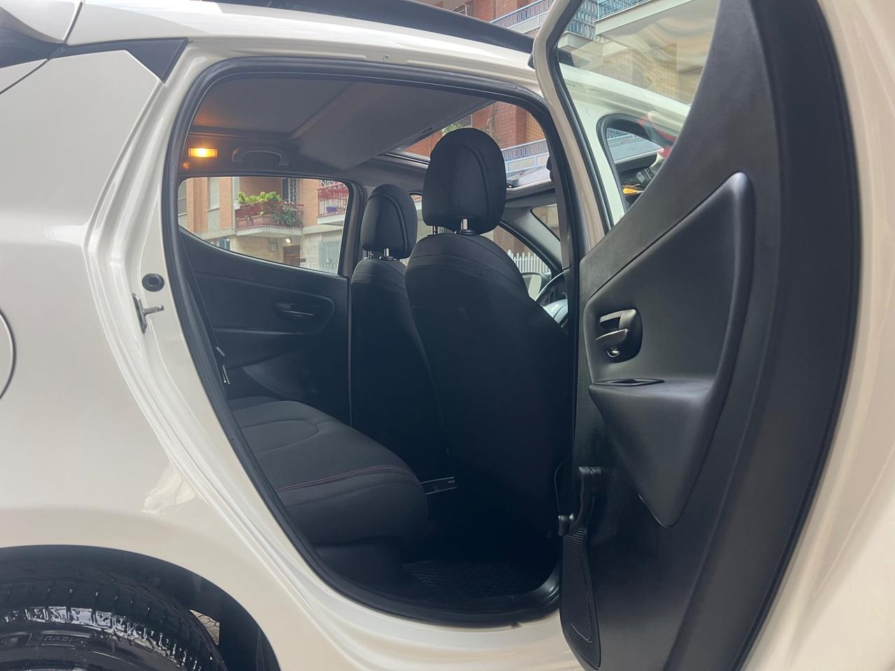 LANCIA YPSILON 1.3 MJT ELEFANTINO ROSA TETTO APRIBILE