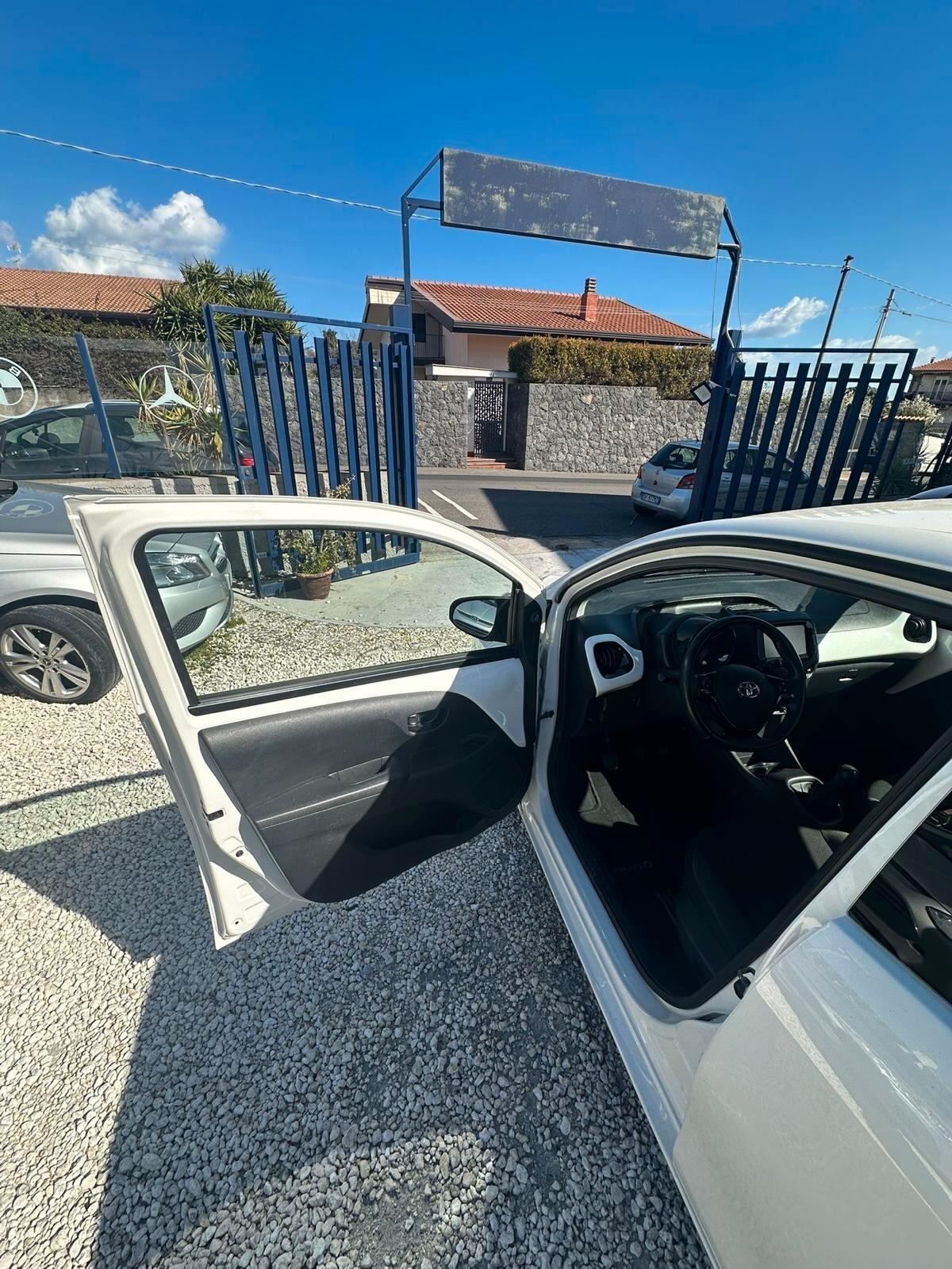 Toyota Aygo Connect 1.0 VVT-i 72 CV 5 porte x-clusiv MMT