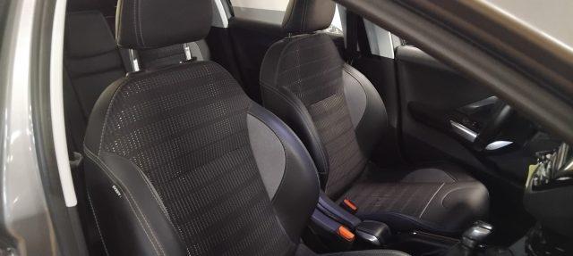 PEUGEOT 2008 1.2 PureTech 82 Allure