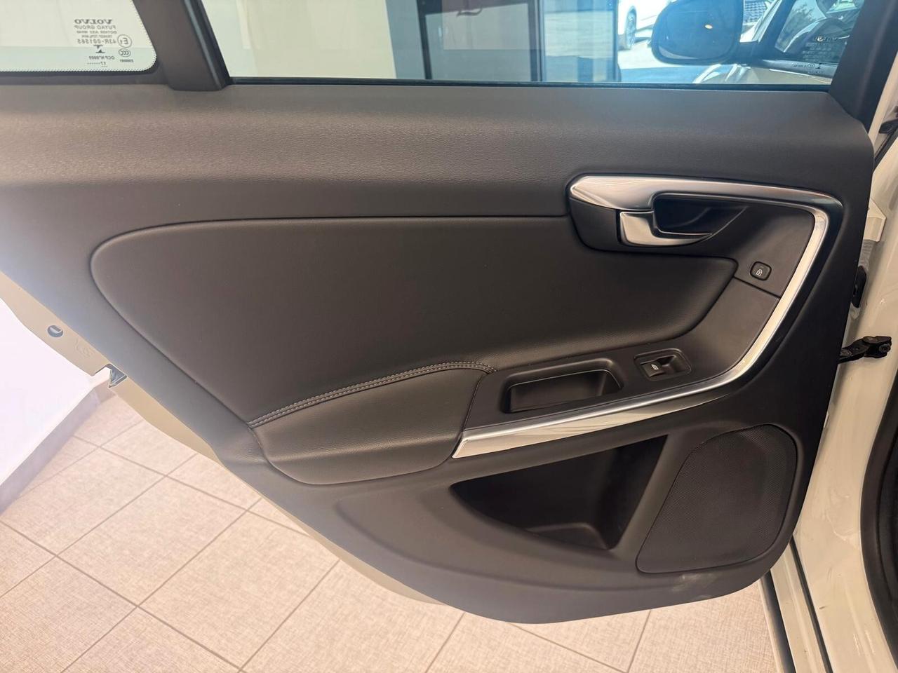 Volvo V60 D2 MANUALE 2018 150CV