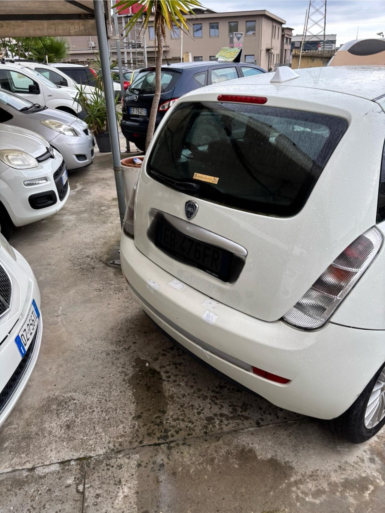 Lancia Ypsilon 1.3 MJT 75 CV Argento neo patentato