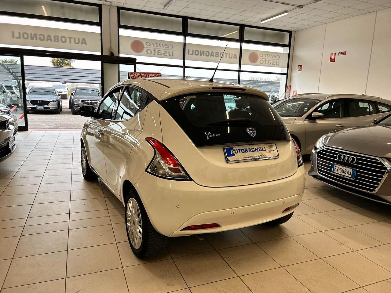 Lancia Ypsilon GOLD 1.2 5 posti 52000 KM