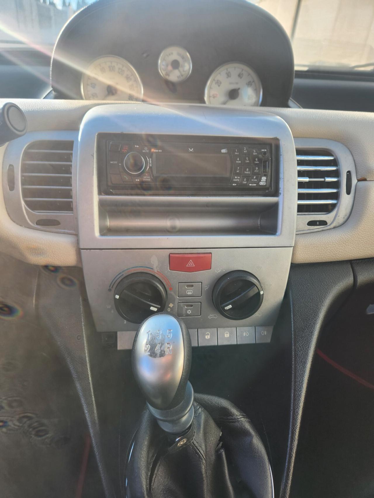 Lancia Ypsilon 1.2 Platino X NEOPATENTATI