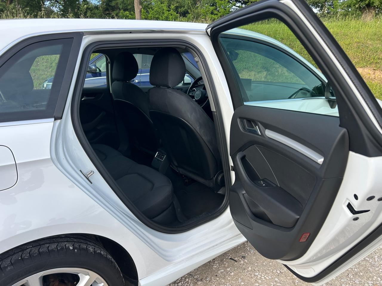 Audi A3 SPB 30 TDI Business Sline esterno neopatentati permute