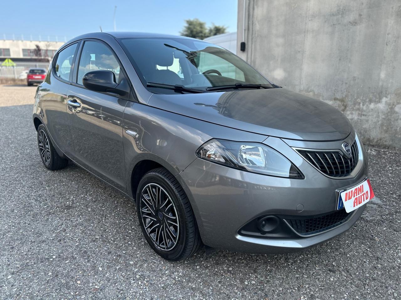 Lancia Ypsilon 1.0 FireFly Hybrid Silver Plus