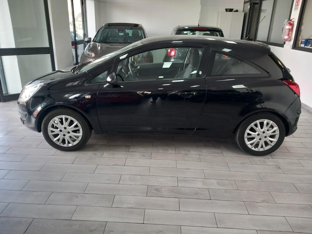 Opel Corsa 1.2 80CV 3 porte GPL-TECH Club