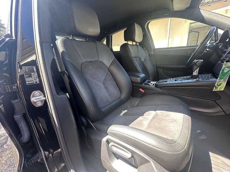 Porsche Macan -