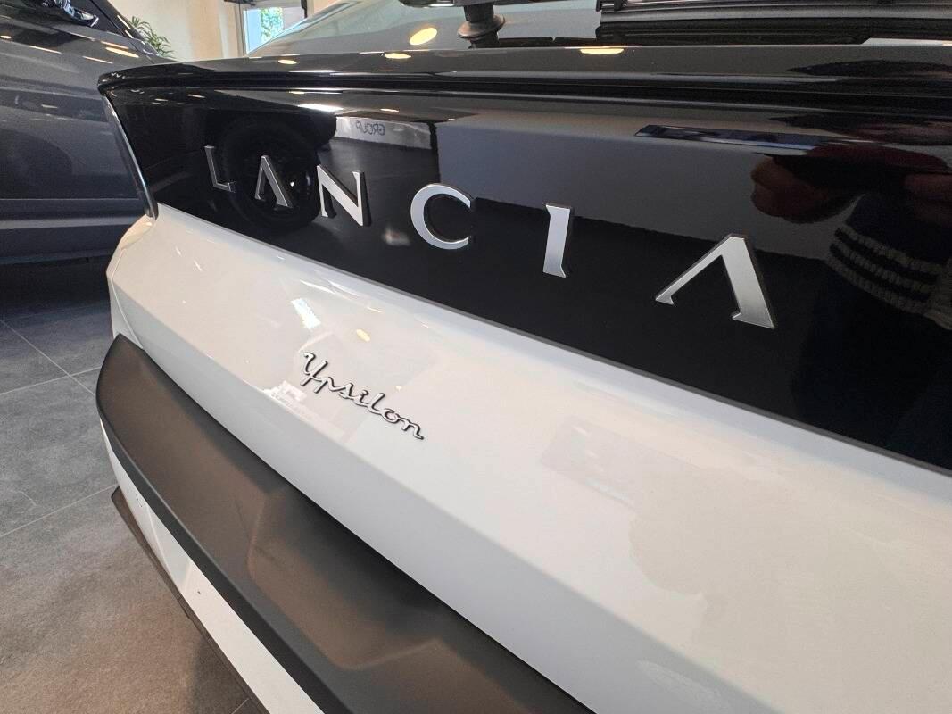 Lancia Ypsilon 1.2 mhev 110cv e-dct