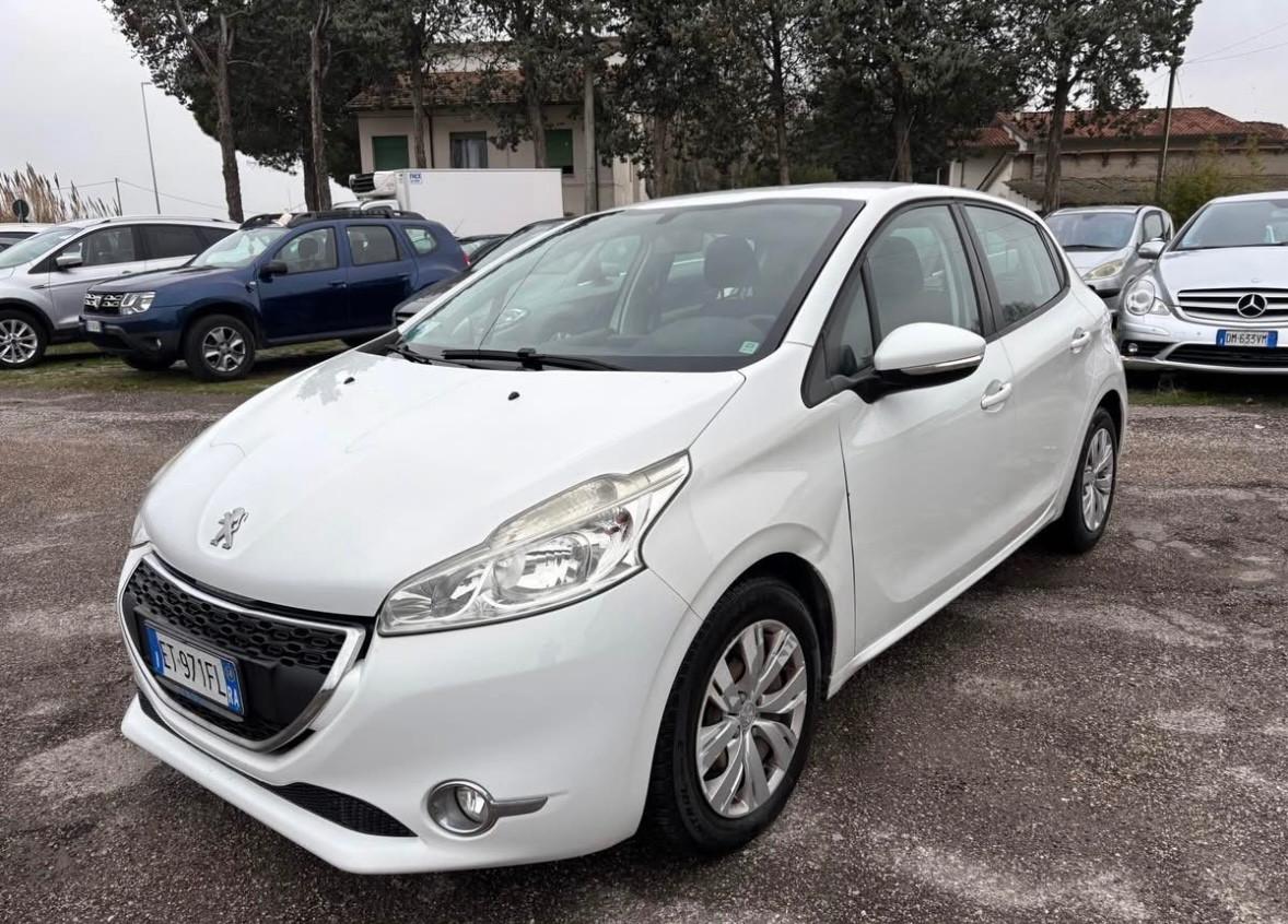 Peugeot 208 1.4 HDi 68 CV 5 porte Allure
