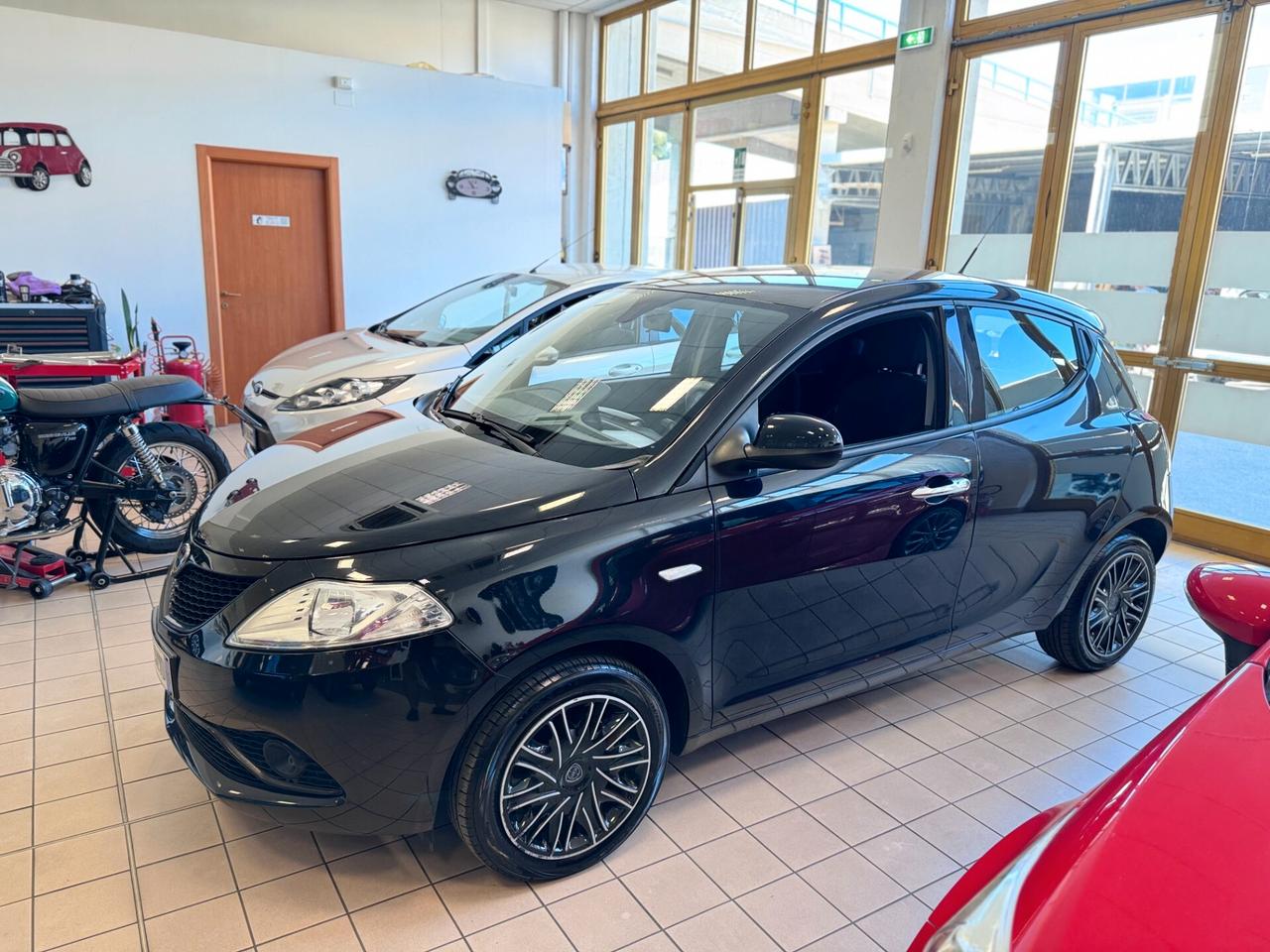 Lancia Ypsilon 1.2 69 CV 5 porte S&S Platinum