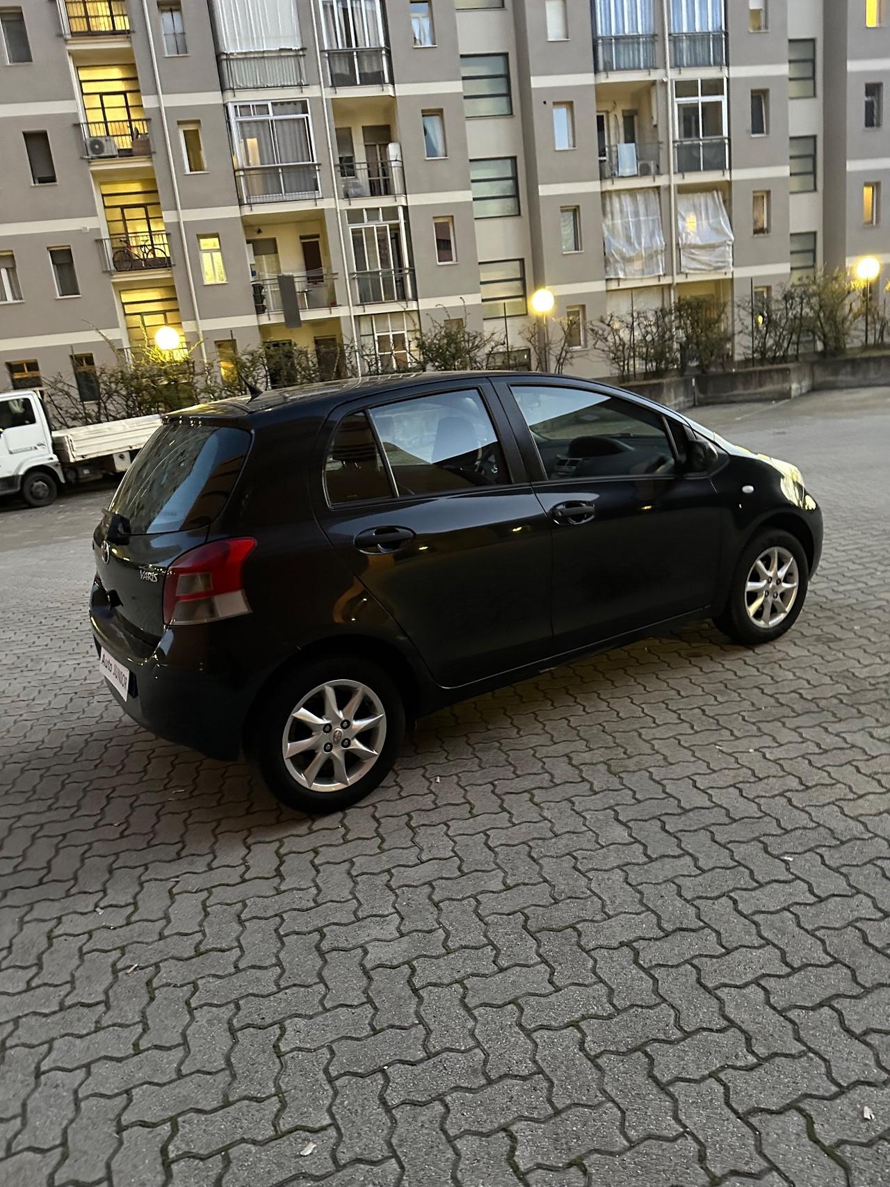 Toyota Yaris 1.0 5 porte Now