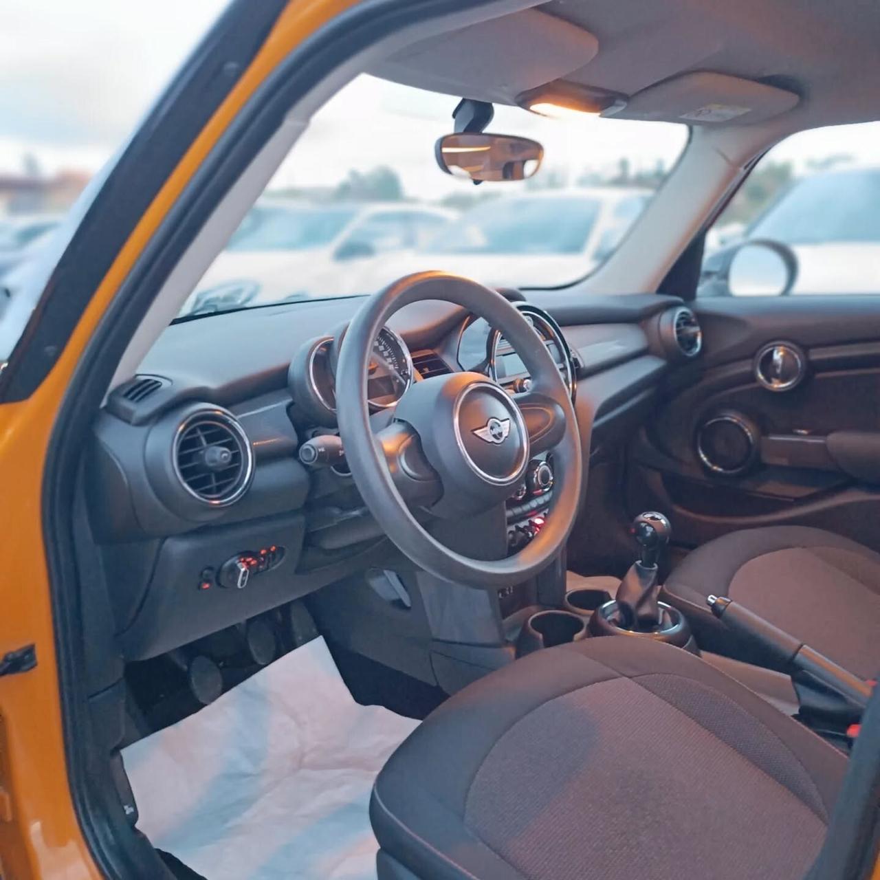 Mini 1.5 One D SOLI 85.000KM BLACKPACK