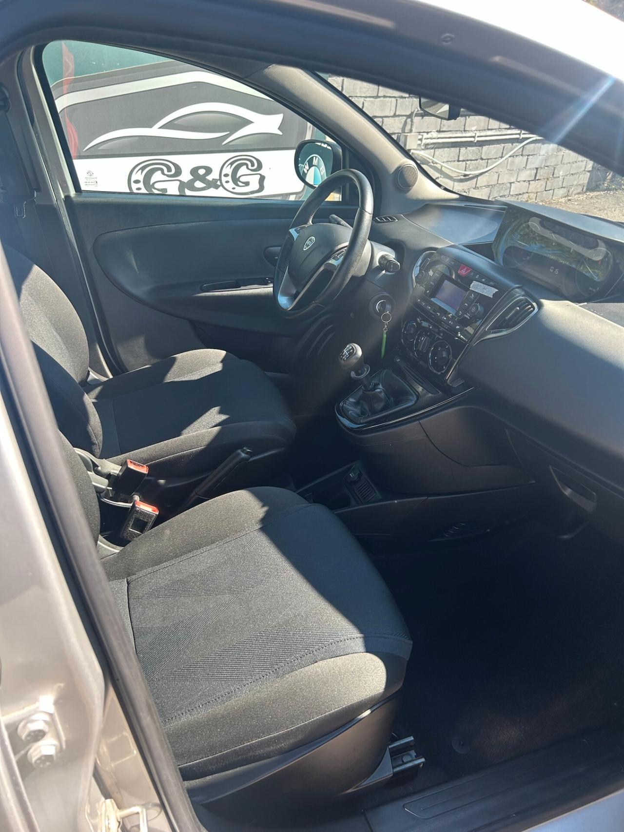 Lancia Ypsilon 1.0 FireFly 5 porte S&S Hybrid Ecochic Gold