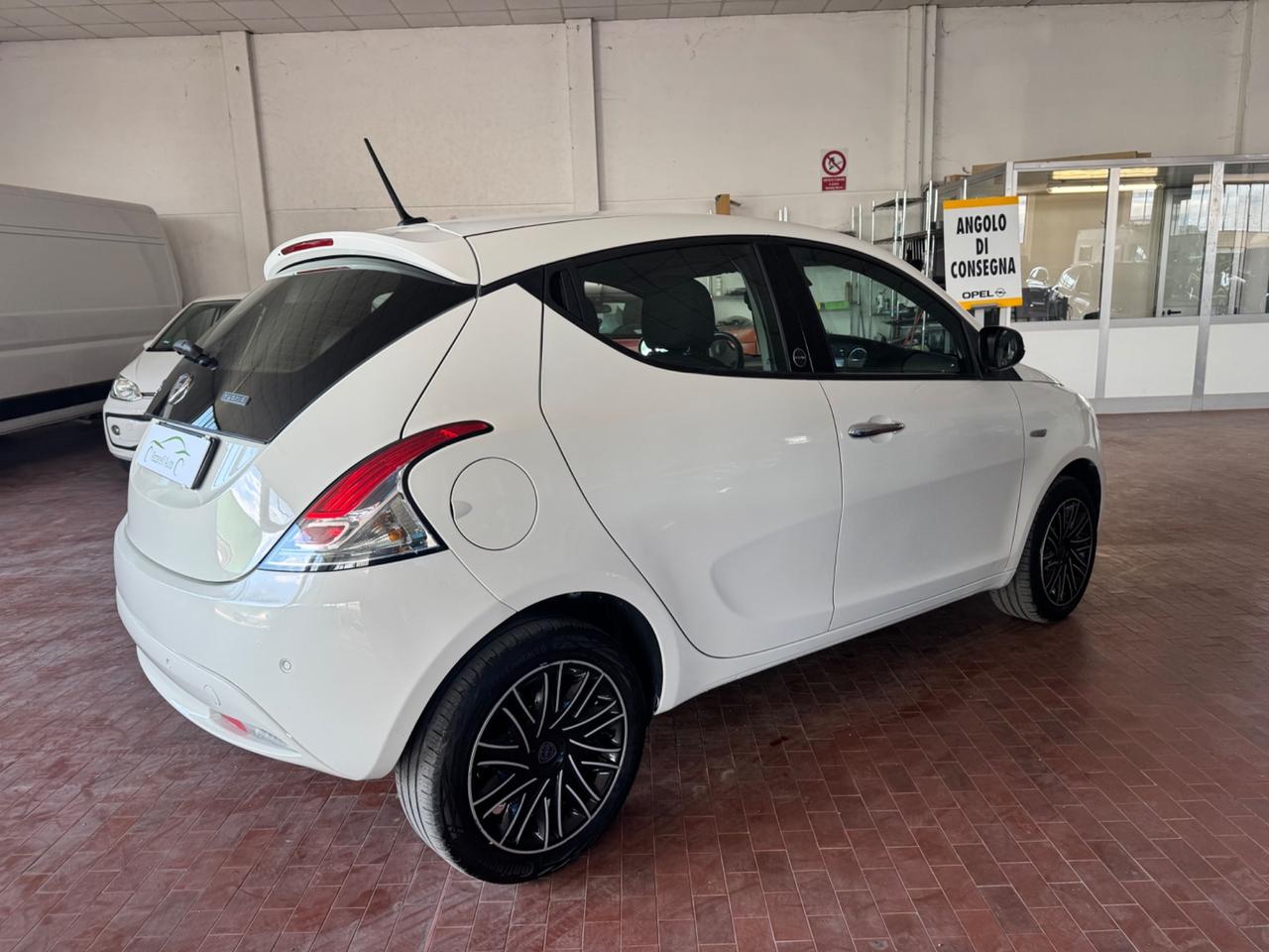 Lancia Ypsilon 1.0 FireFly 5 porte S&S Hybrid Ecochic Gold
