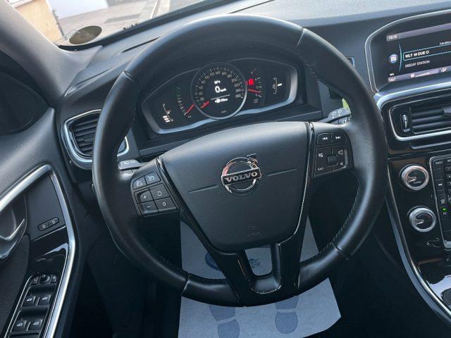VOLVO V60 2.0 D3 R-design