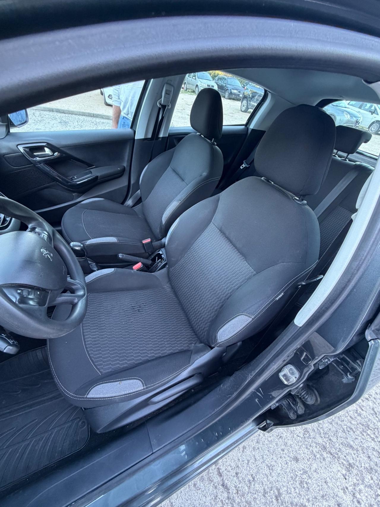 Peugeot 208 PureTech 82 5 porte Allure
