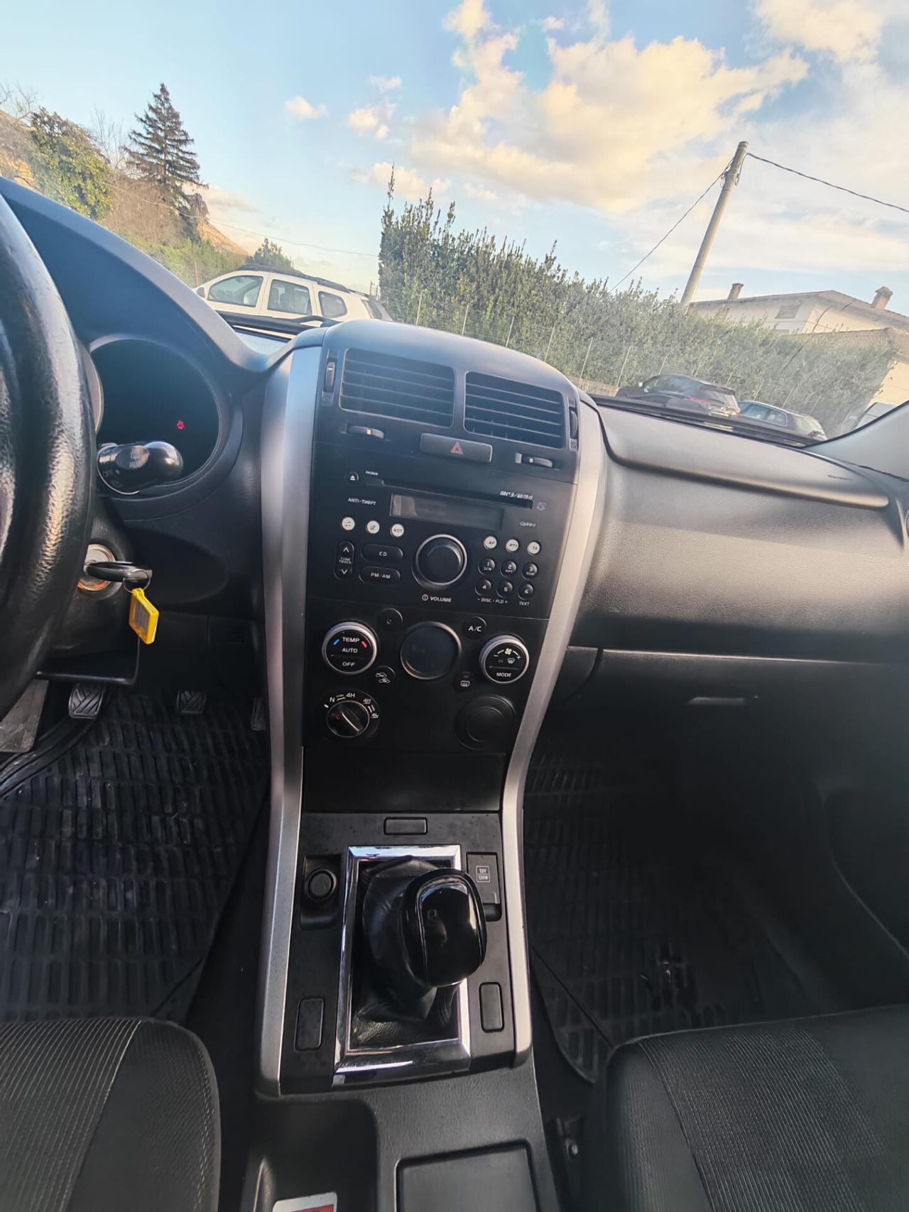 Suzuki Grand Vitara 1.9 DDiS 3 porte gancio traino omologato