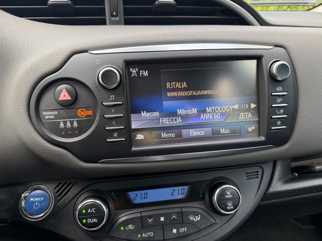 TOYOTA YARIS 1.5 BENZINA-IBRIDA AUTOMATIC EURO6B NEOPATENTATI