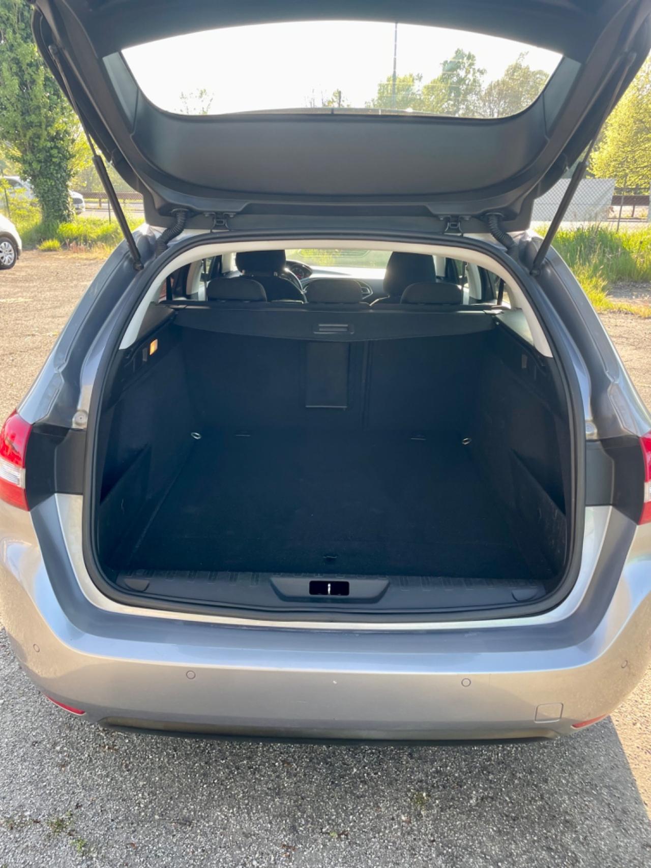 Peugeot 308 BlueHDi 130 S&S SW Allure