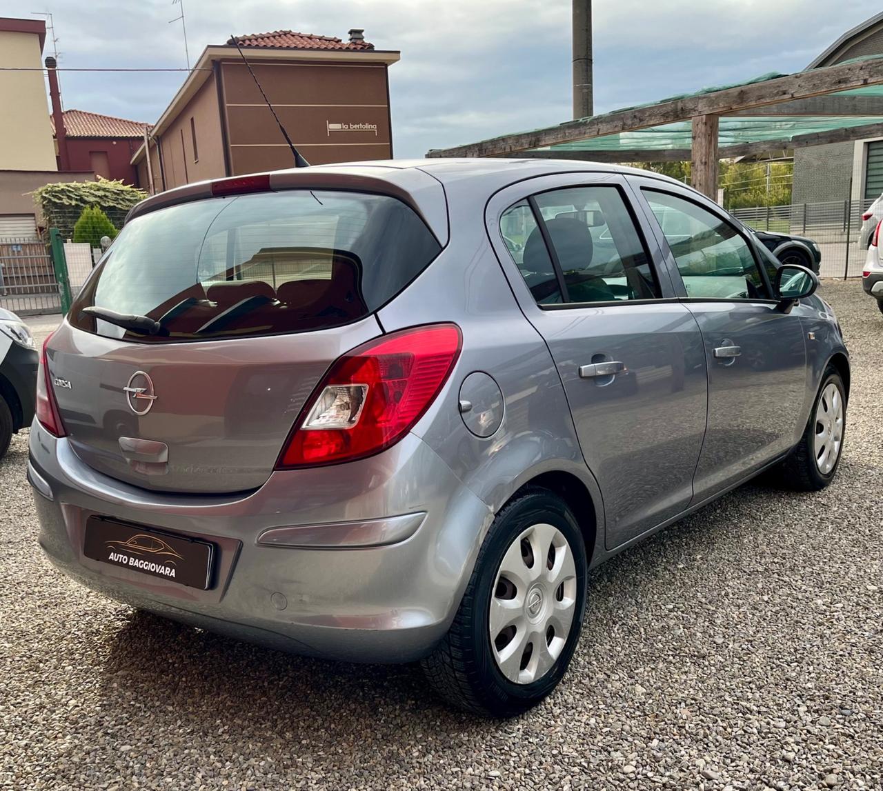 Opel Corsa 1.2 5 porte benzina