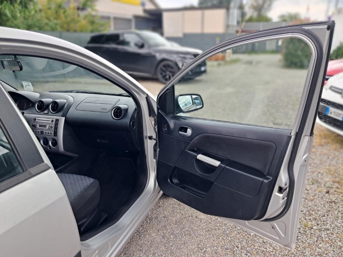 FORD - Fiesta - 1.2i 16V 5 porte Ambiente