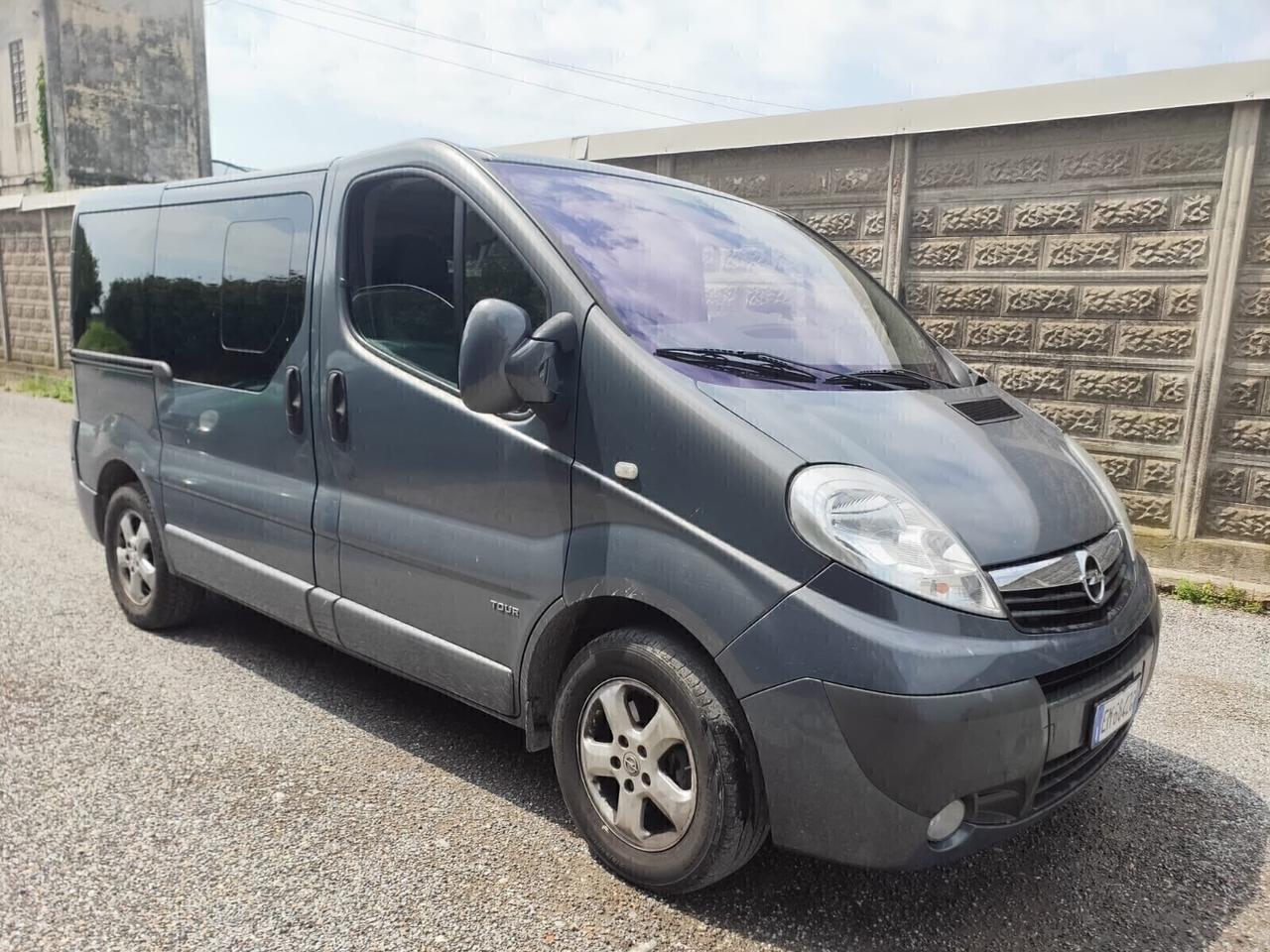 Opel Vivaro Tour Cosmo 9 posti 2012