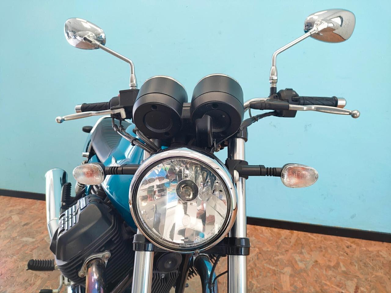 Moto Guzzi V7 III Custom: Eleganza e Performnce