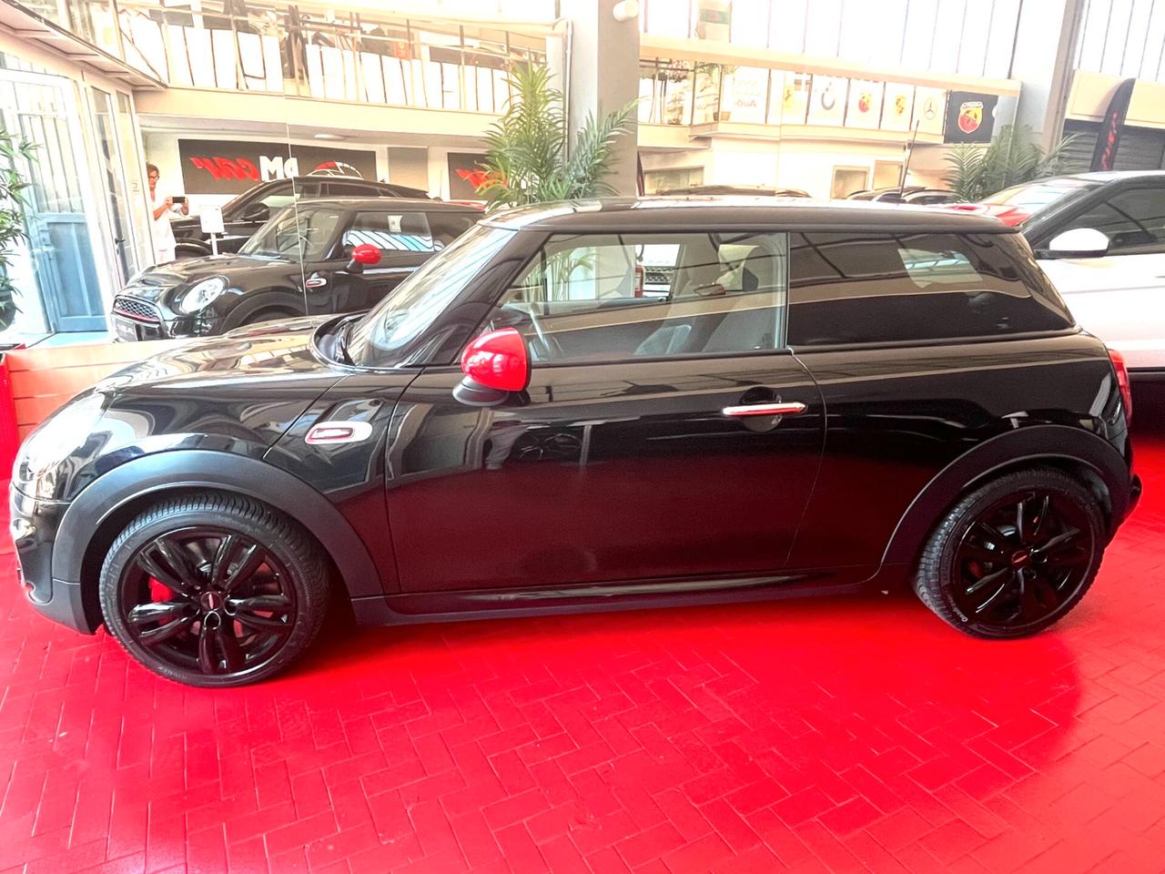 MINI JOHN COOPER WORKS 2.0 231CV Cambio automatico Navigatore Cerchi GARANZIA 12 MESI