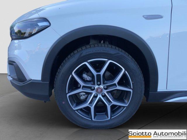 FIAT Tipo 1.5 Hybrid DCT 5 porte Cross