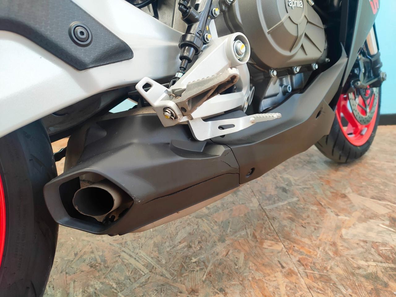 Aprilia RS 457 soli 2409 km.