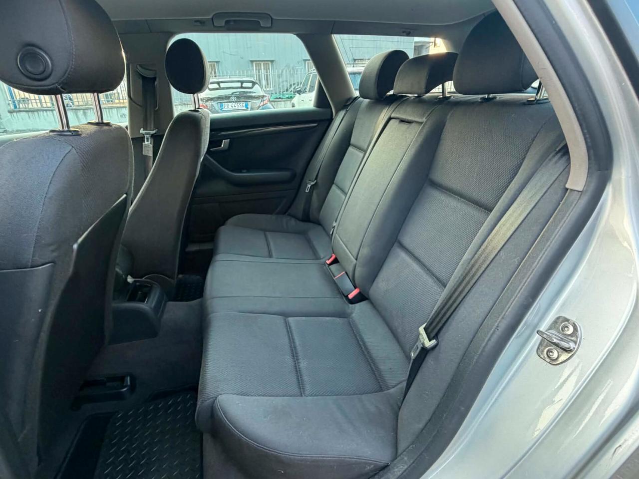 Audi A4 1.9 TDi 130cv-299.000km-U.Prop-2004