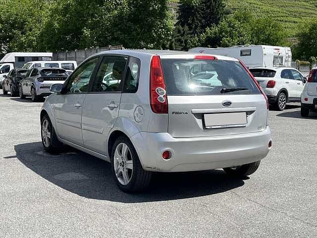 Ford Fiesta 1.2 16V 5p. Ghia
