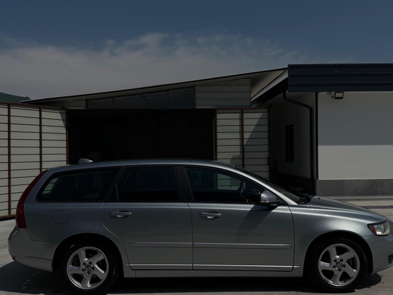 Volvo V50 D2 R-design