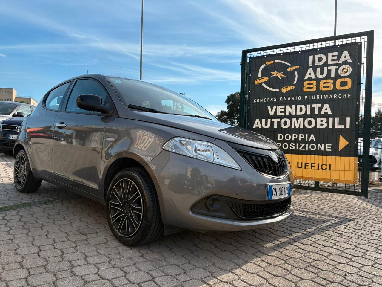 Lancia Ypsilon 1.0 FireFly 5 porte S&S Hybrid Silver PROMO FINANZIAMENTO