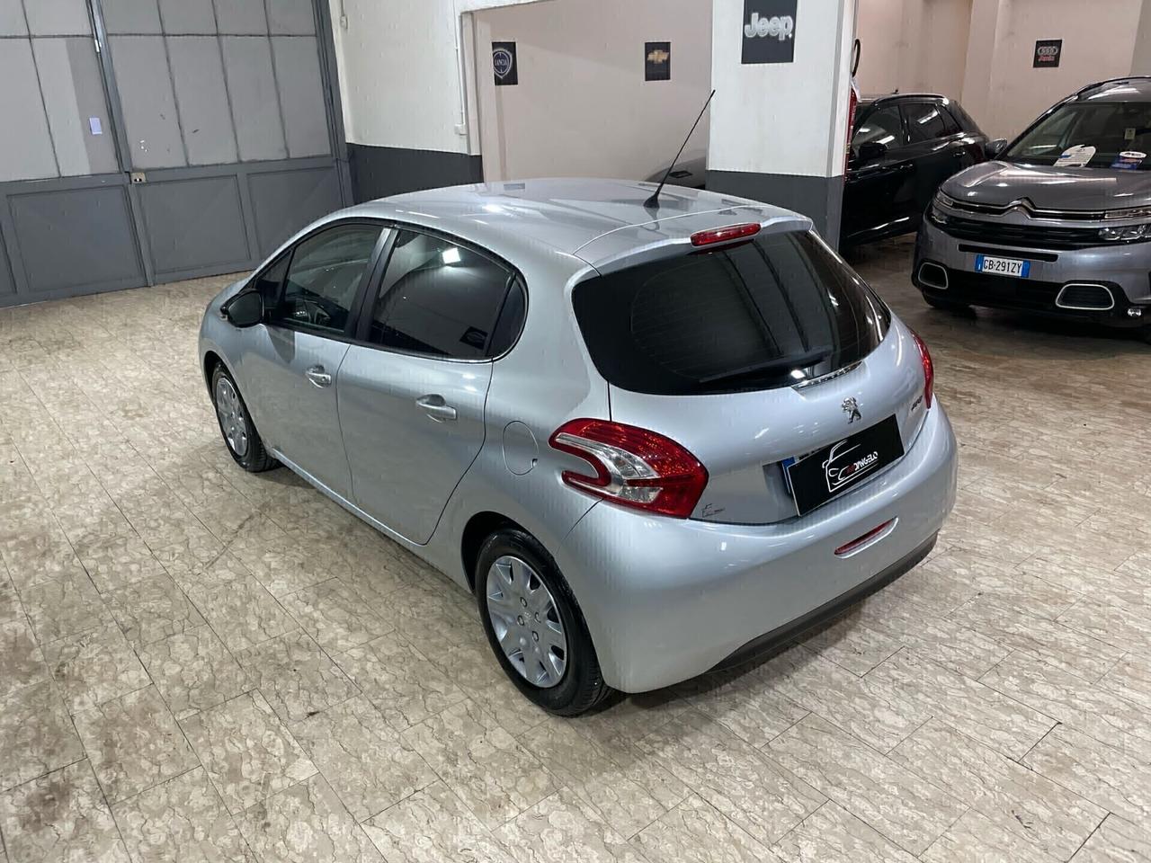 Peugeot 208 1.4 HDi 68 CV 5 porte Allure