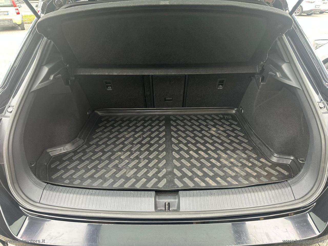 VOLKSWAGEN T-Roc 2.0 TDI SCR R-Line Plus * R LINE *