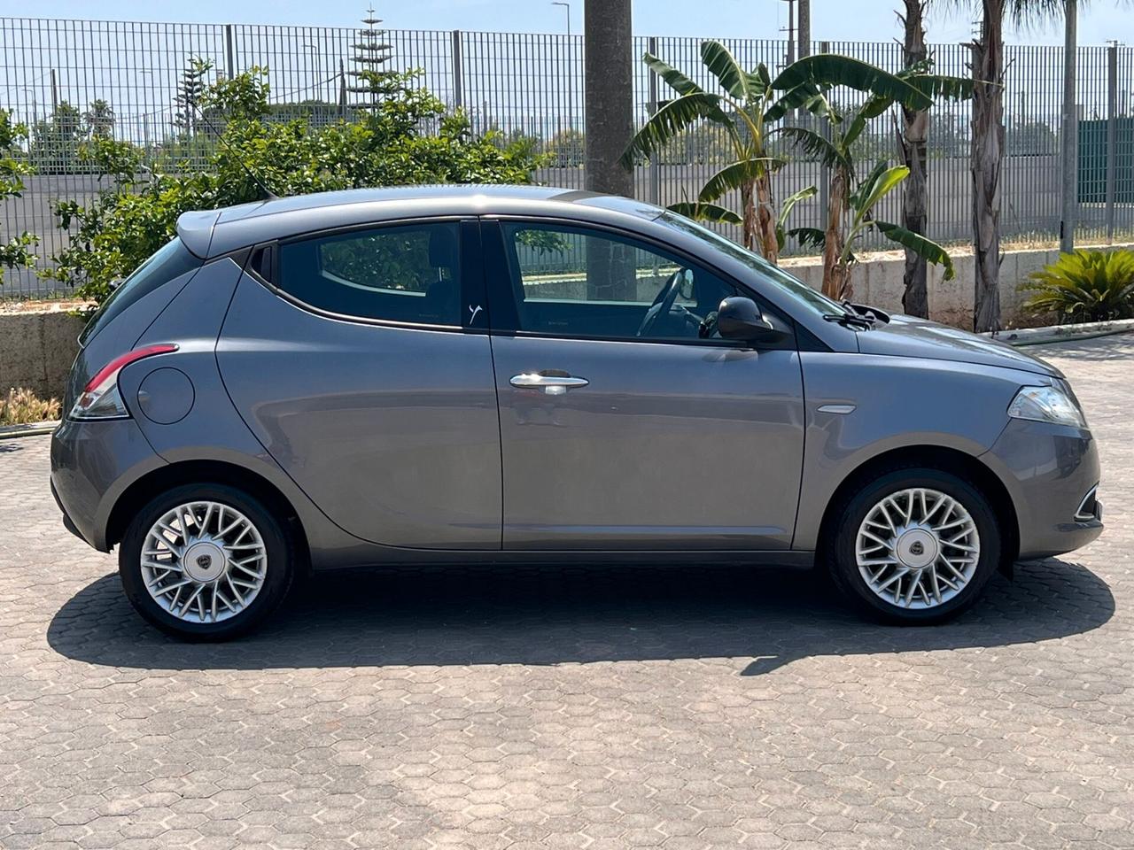 Lancia Ypsilon 1.3 MJT 16V 95 CV 5 porte S&S Silver