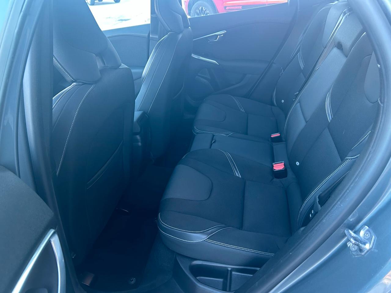 Volvo V40 2.0 d2 120cv R-design Momentum geartronic "AUTO"
