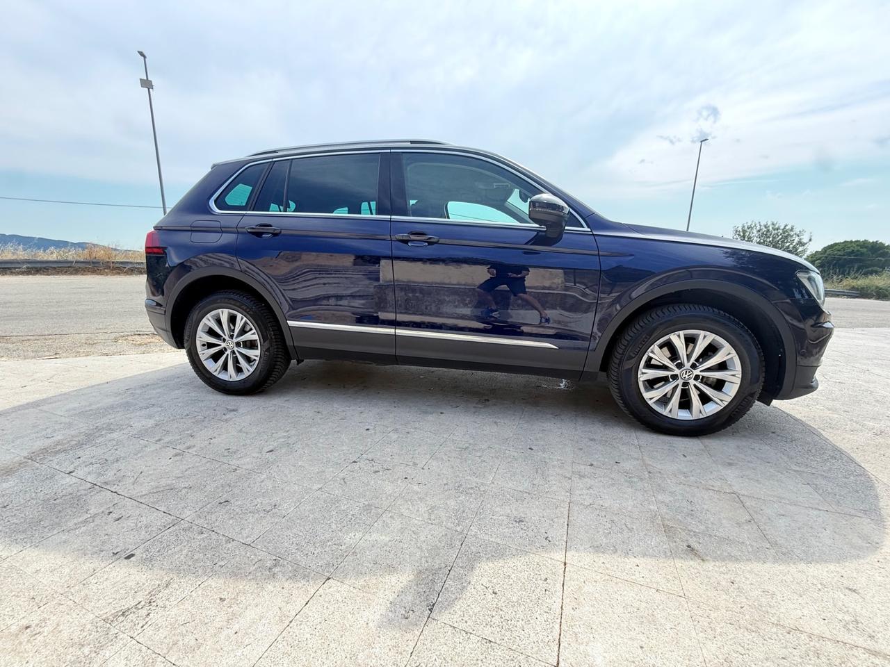 Volkswagen Tiguan 2.0 TDI SCR DSG 4MOTION Business BMT