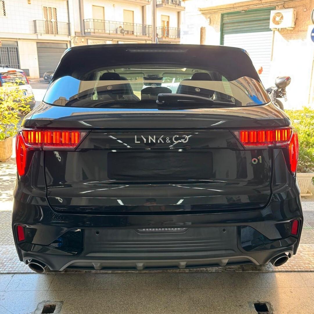 Lynk&co 01 PHEV 261cv More
